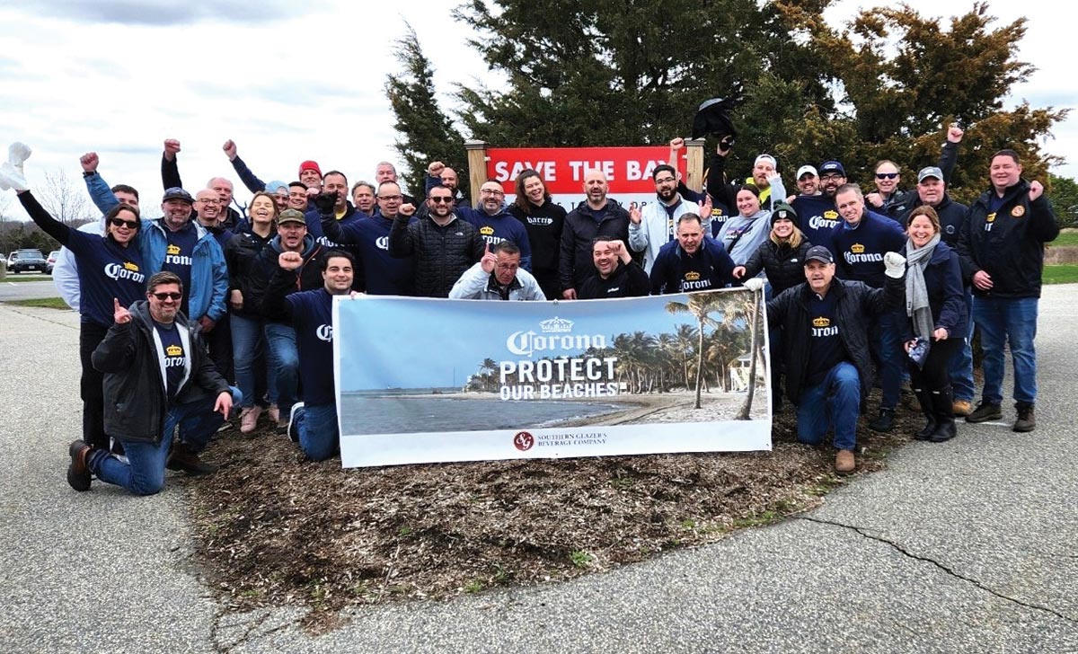 Southern Glazer’s Hosts Shoreline Cleanup Day