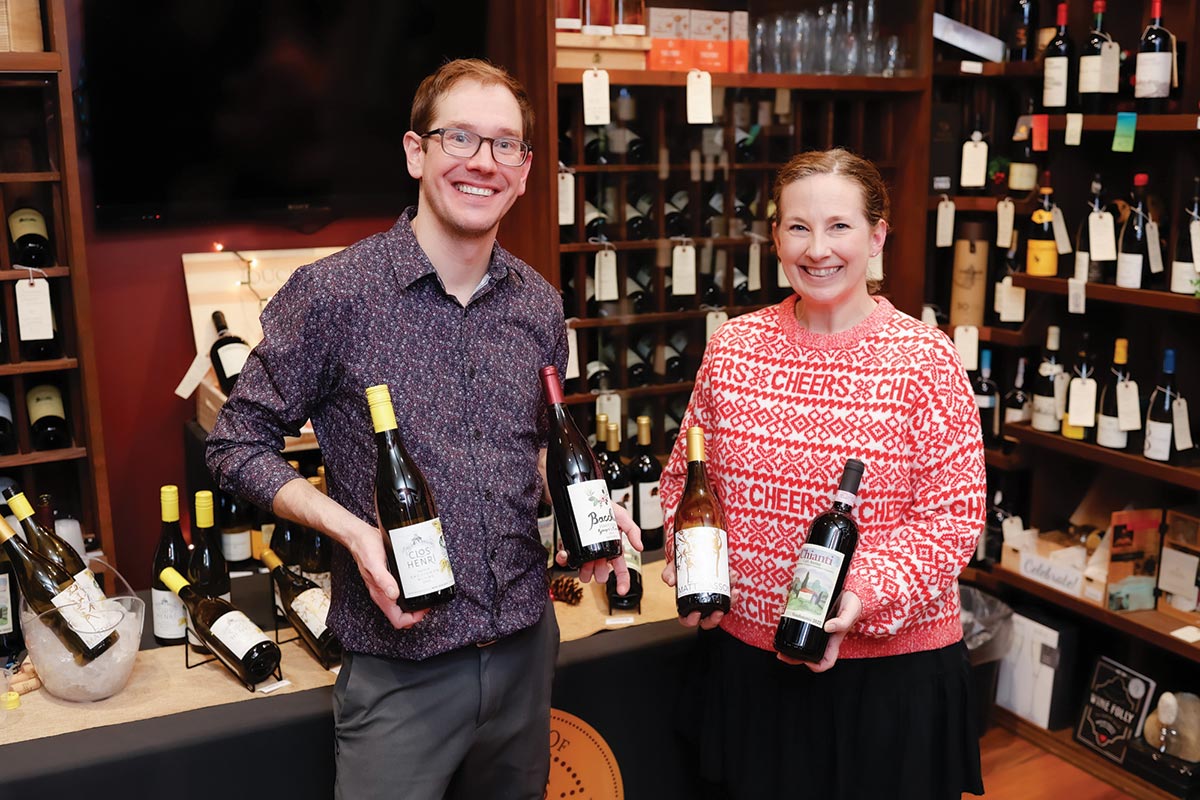 Wine Wizards Hosts Festive Tasting at Grapes & Grains