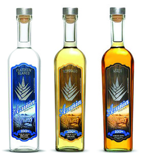 Azuñia Tequila starts with perfectly aged Weber Blue Agave, which grows harmoniously for eight to 10 years in the small town of Amatitan. Each agave plant receives naturally produced nutrients from the fertile volcanic earth and a regime of seasonal weather.
